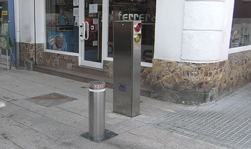 instalación poste accesos urban