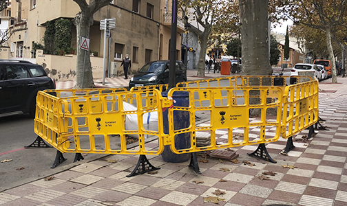 valla urbana stopper amarilla instalada